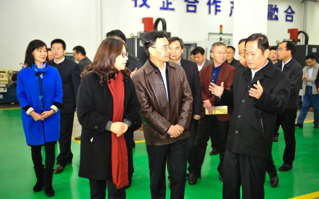 参观数控实训中心