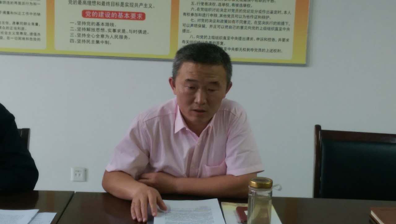 周万春带领教师学习