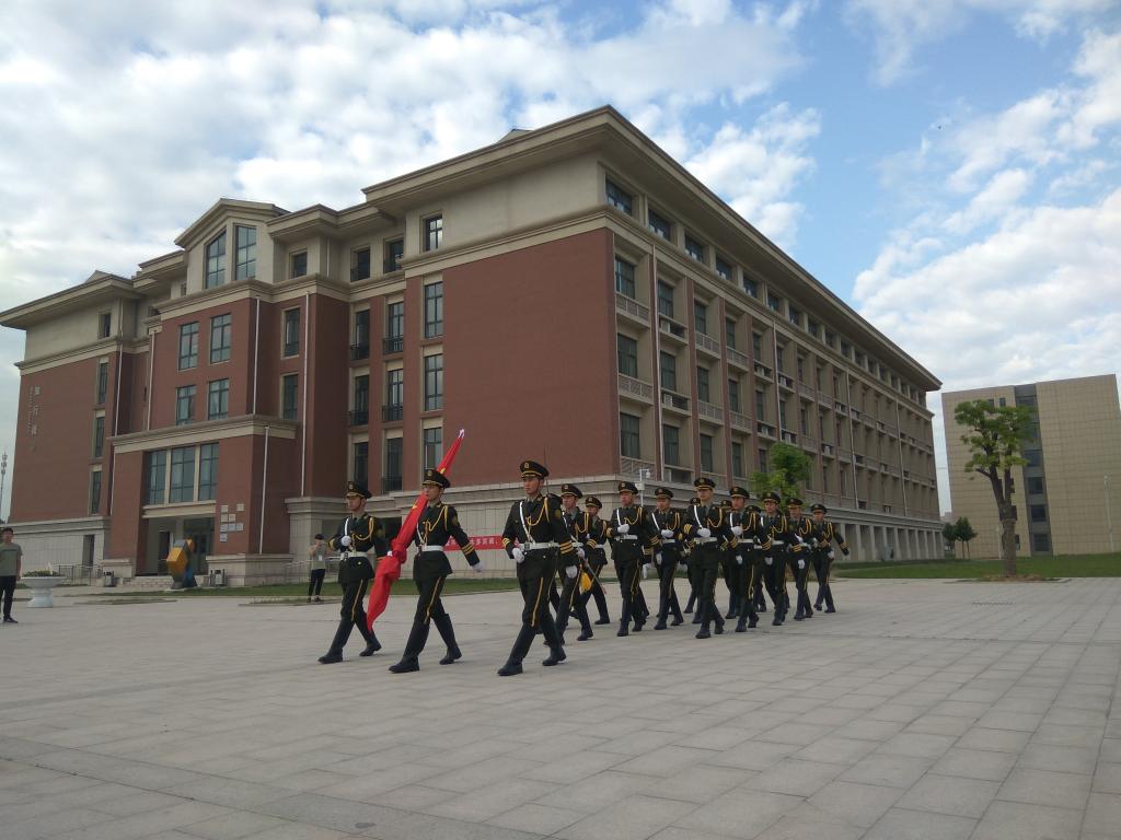 入场