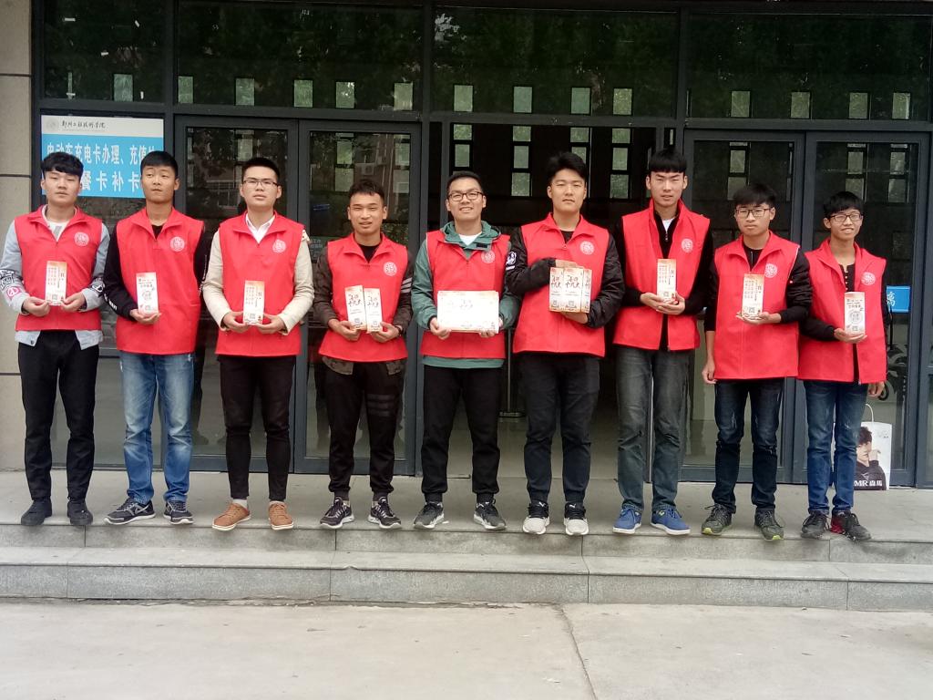 英才校区合影