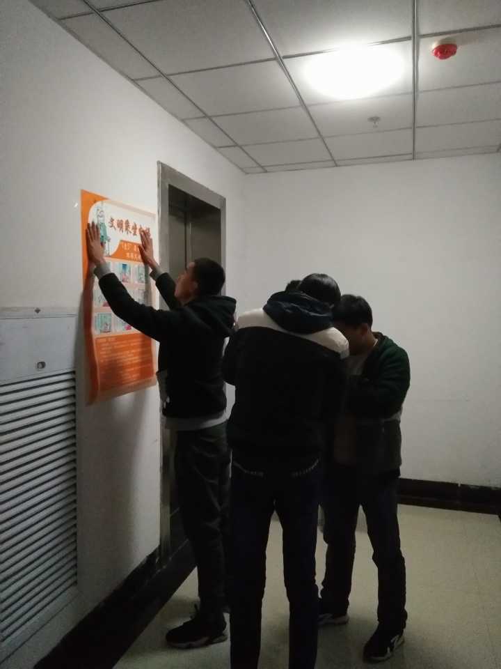 图书馆西侧电梯间